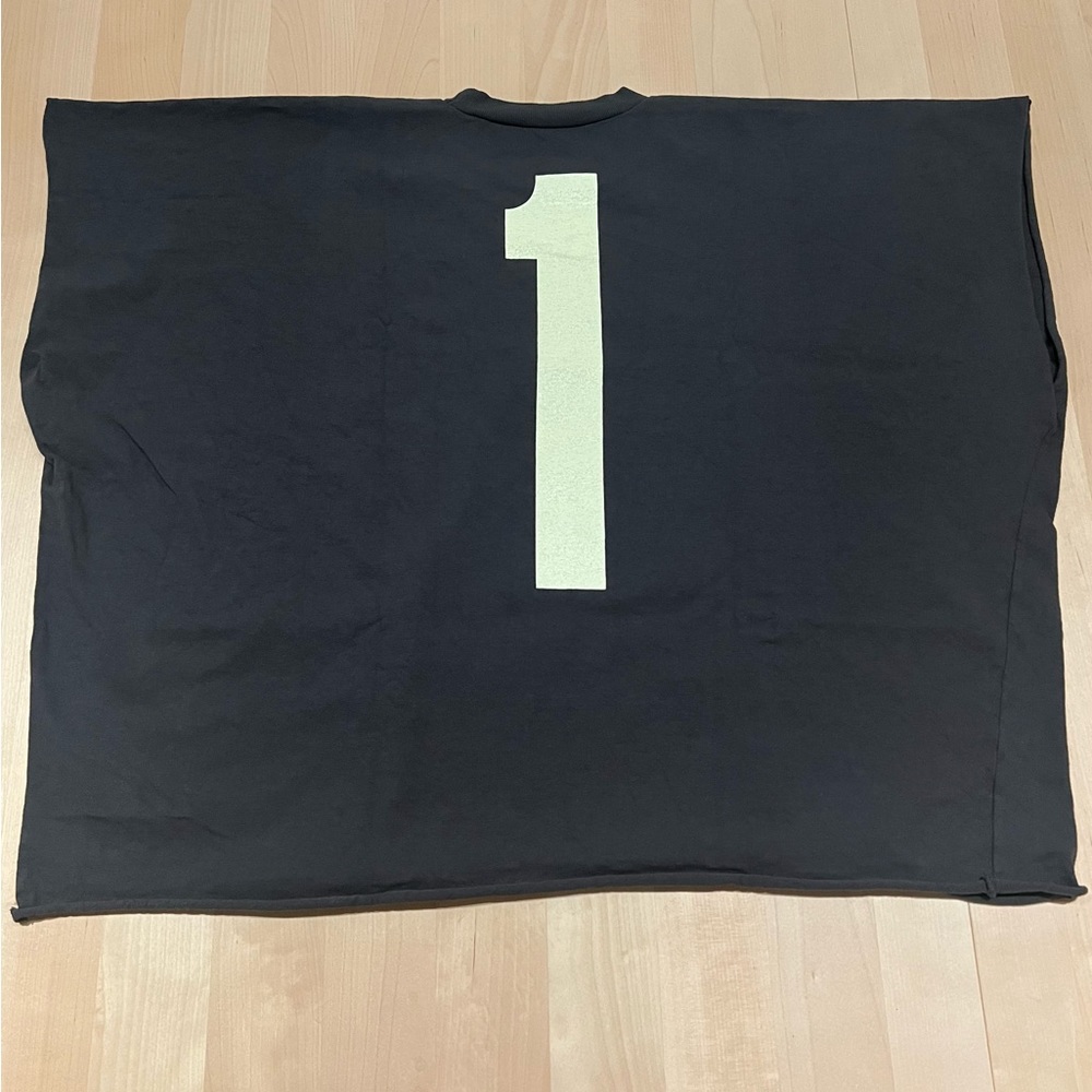 YEEZY ONE BOX TEE - SIZE 2 - UNWORN